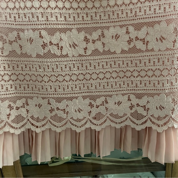 Cece light pink/peach colored lace dress - Picture 2 of 5